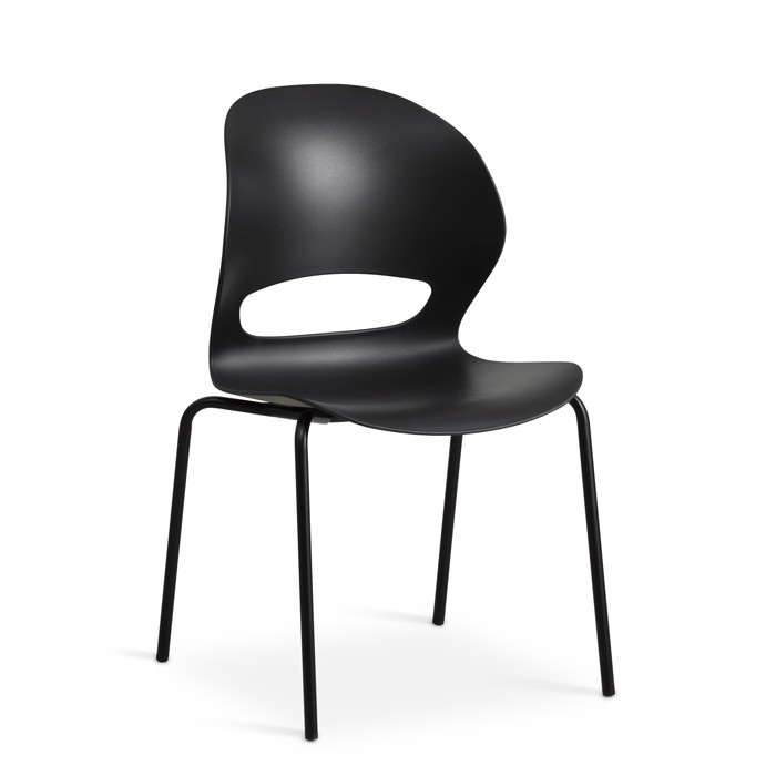 Linea Dining Chair kombinerer moderne design med funktionalitet. Stolen er fremstillet af holdbart