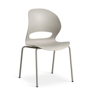 Linea Dining Chair kombinerer moderne design med funktionalitet. Stolen er fremstillet af holdbar