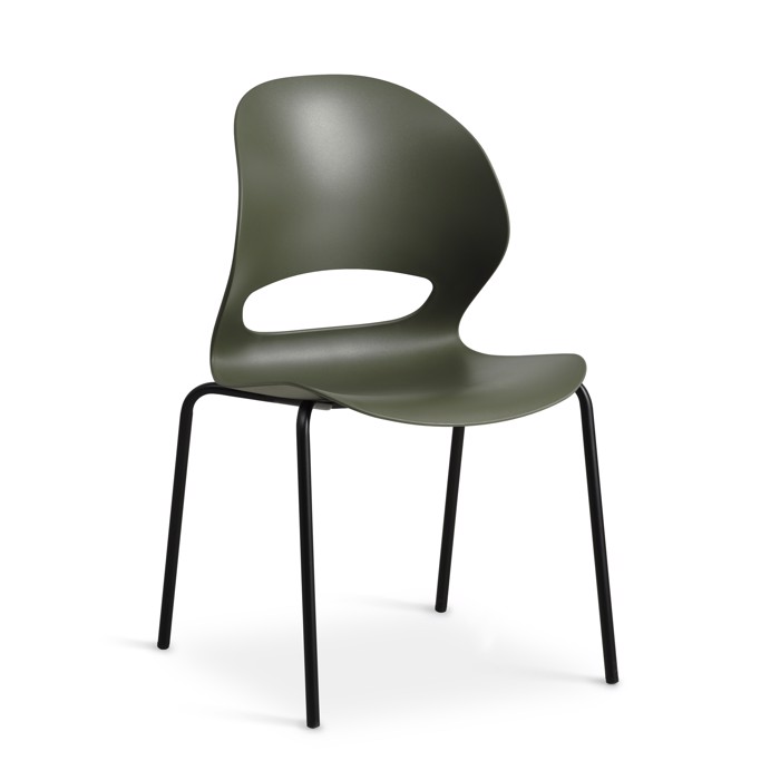 Linea Dining Chair kombinerer moderne design med funktionalitet. Stolen er fremstillet af holdbar