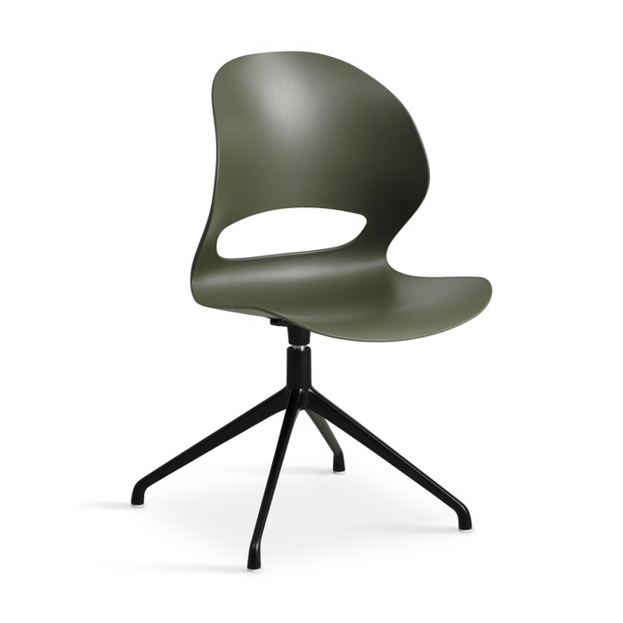 Linea Dining Chair kombinerer moderne design med funktionalitet. Stolen er fremstillet af holdbar