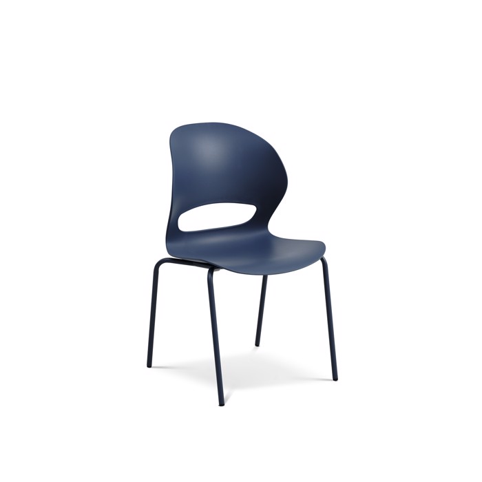 Linea Dining Chair kombinerer moderne design med funktionalitet. Stolen er fremstillet af holdbar