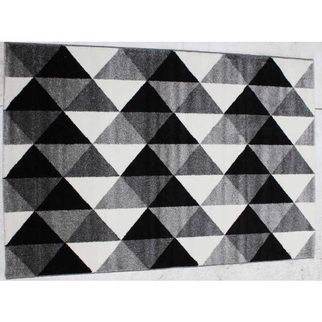 Gulvtæppe med kort luv - Trekantmønster - 133 x 195 cm (luv 12 mm)